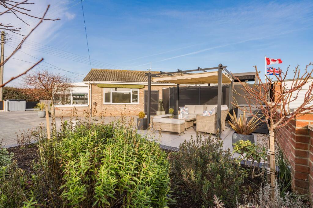 3-bed bungalow on California Crescent, California, NR29, £350,000