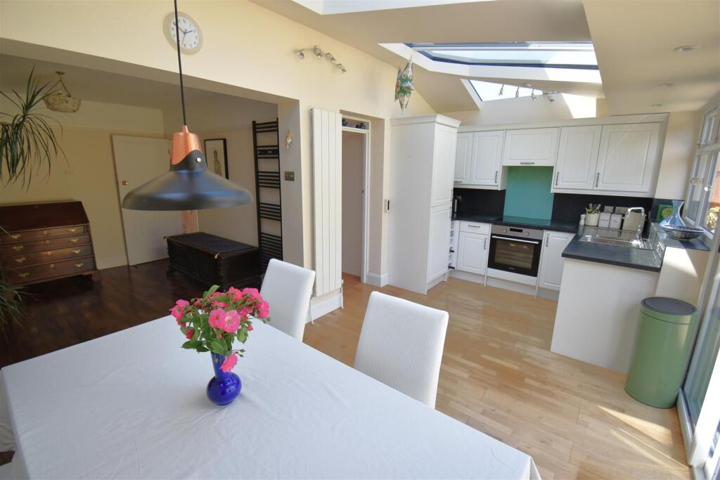 Superbly presented home on Whiteleaze a popular cul de sac in Westbury on Trym, Bristol photo 4