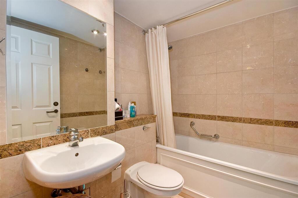 Apartment in London - More