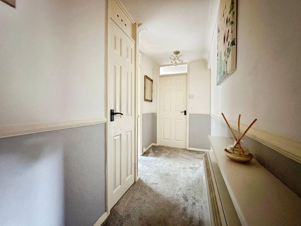Apartment in Wolverhampton, Compton - More