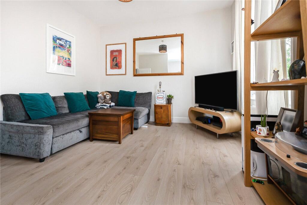 Apartment in Twickenham - View 4