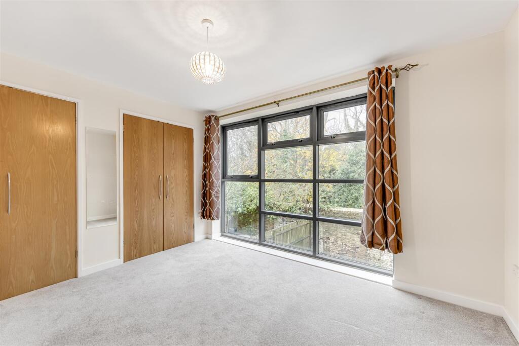 House in London - View 3