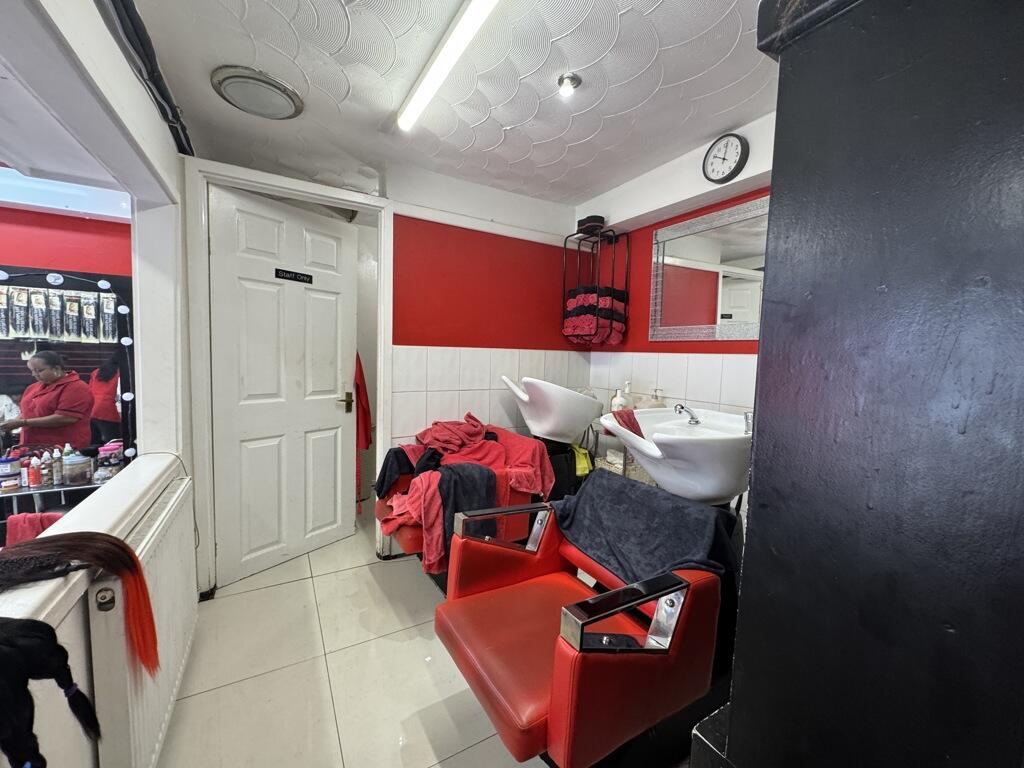 Main image of property: 6a Dunstable Road, Luton, Bedfordshire, LU1