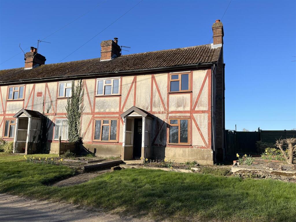 3-bed terraced on Bath Hills Road, Earsham, Bungay, £160,000