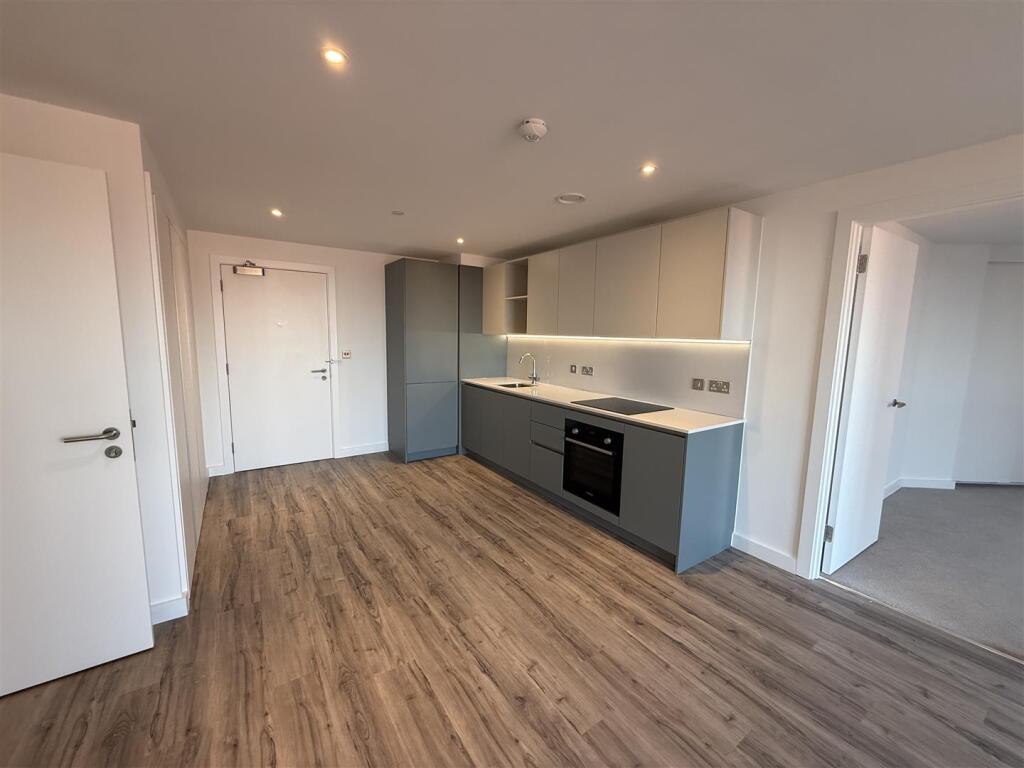 Main image of property: The Railings, Middlewood Locks