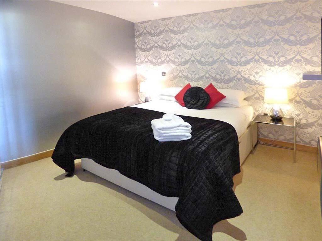 Salts Mill Road, Shipley, Bradford, BD17