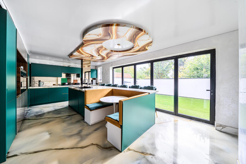 House in Luton - View 4