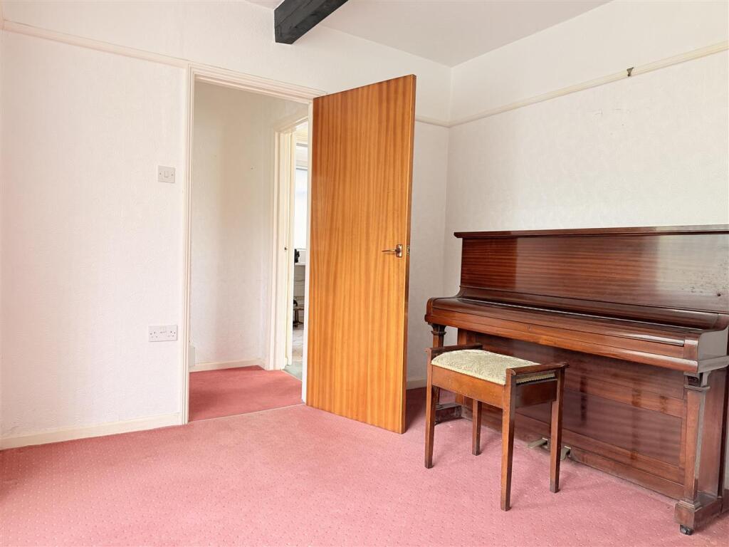 House in Swansea, Pembrey and Burry Port Town - View 5