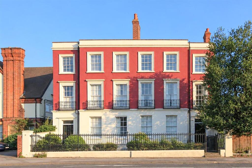 Main image of property: Bath Road, Reading RG1