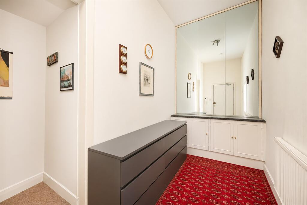 Apartment in London - View 5