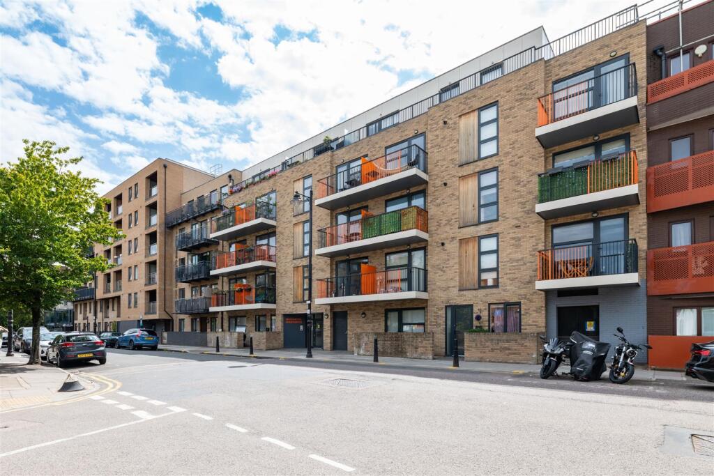 Apartment in London - More