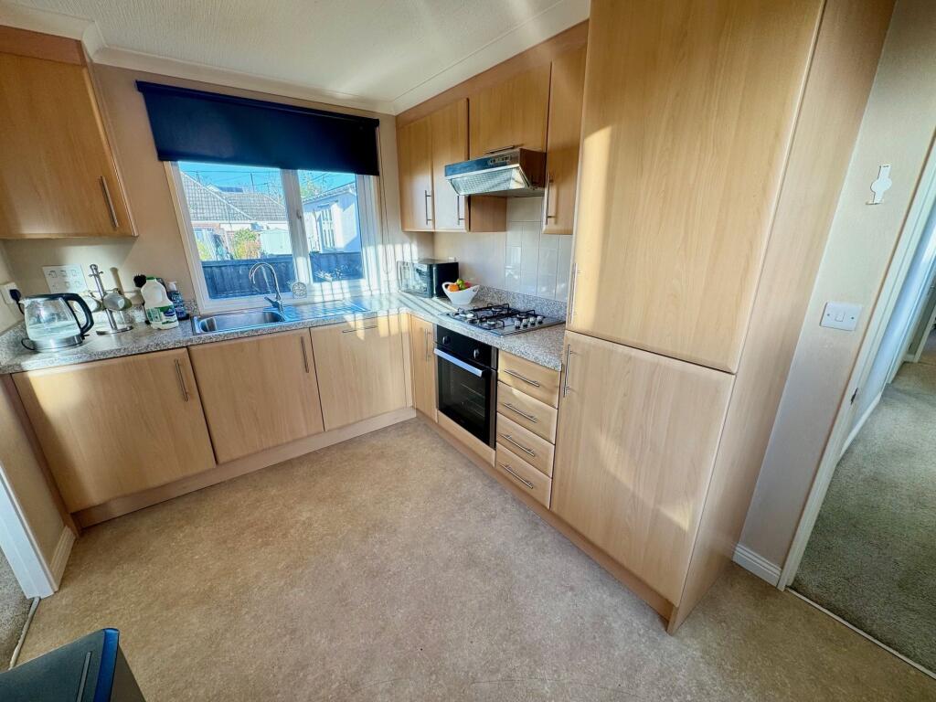 Southampton Road, Ringwood, BH24 photo 3