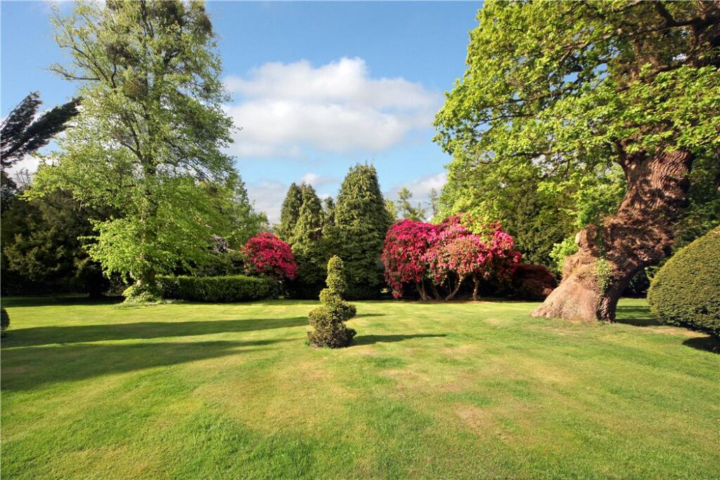 Bishopsgate Road, Englefield Green, Egham photo 4