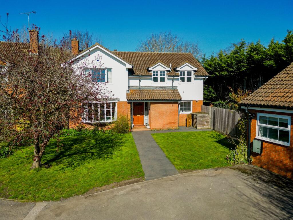 Main image of property: Elsmore Close, Aylesbury, HP21