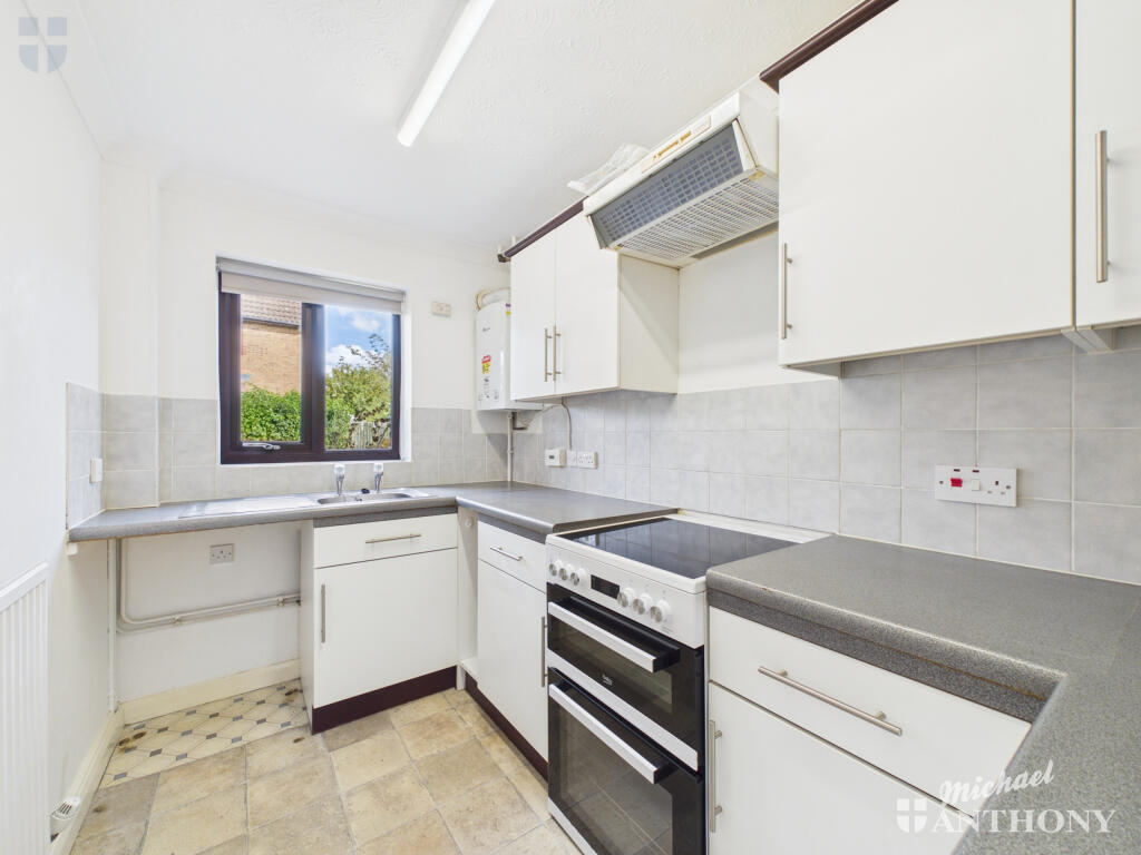House in Stoke Mandeville, Buckinghamshire - View 4