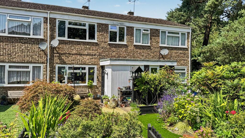 Main image of property: Pinewood Park, Farnborough