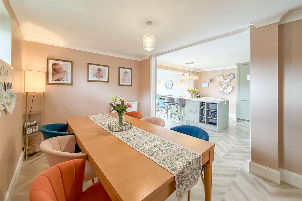 Hadrian Close, St. Albans, Hertfordshire, AL3 photo 3