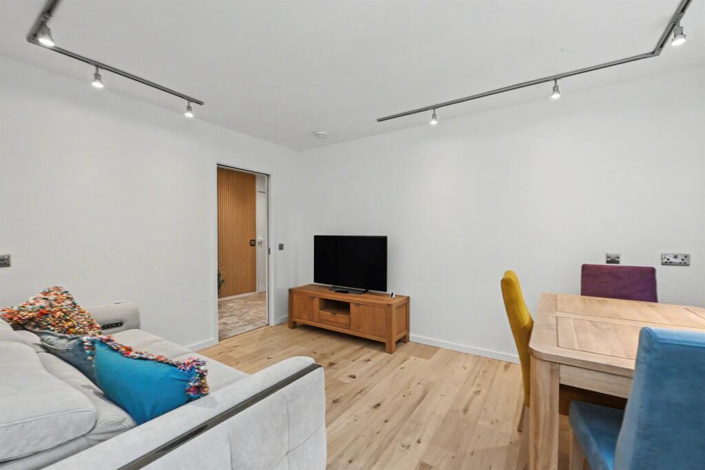 Apartment in Dacorum, Tring - View 4