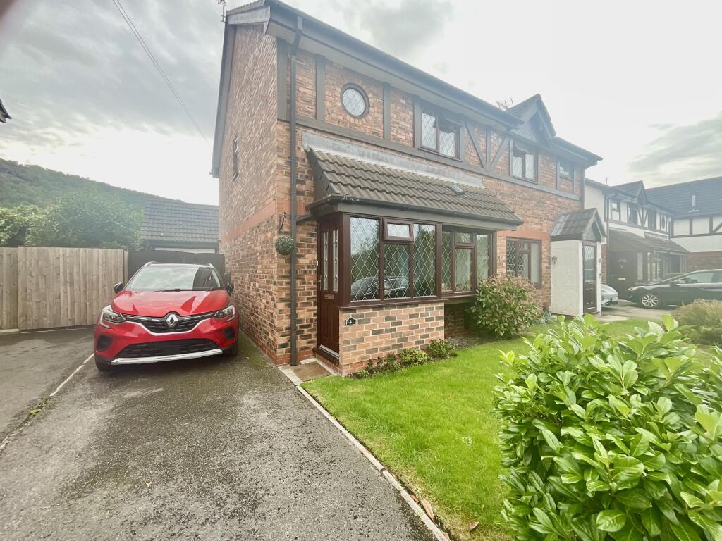 3-bed semi-detached on Lodge Hollow, Frodsham, WA6, £245,000