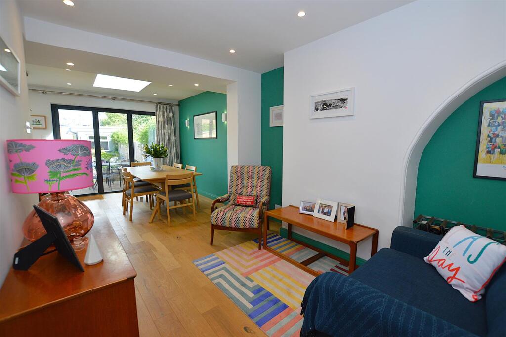 House in London, Whitton - View 5