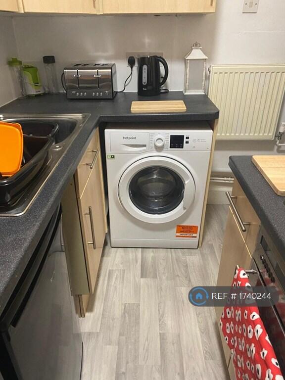 Apartment in Stoke-on-Trent - More
