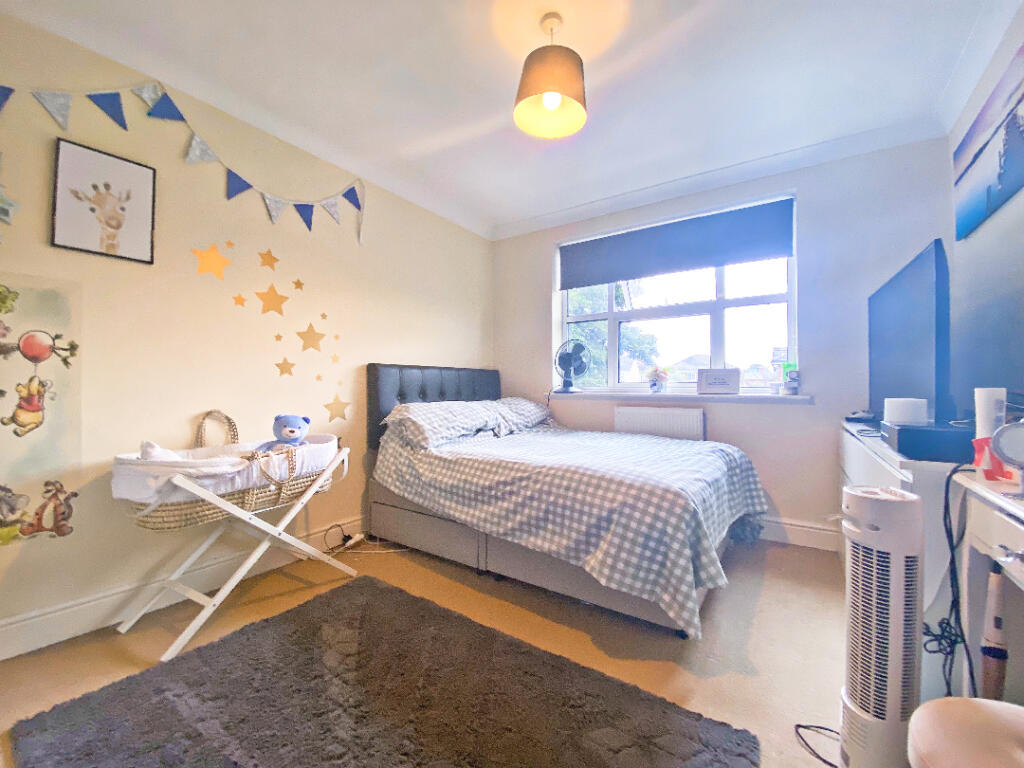 Apartment in Rushmoor, North Town - View 5