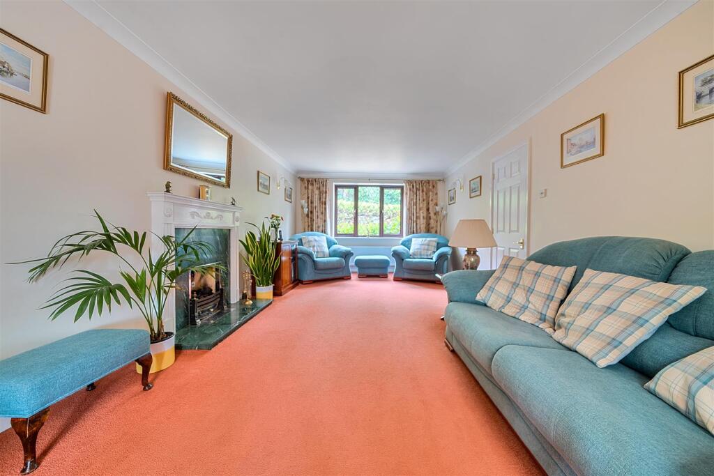 Brook Lane, Sarisbury Green, Southampton photo 3