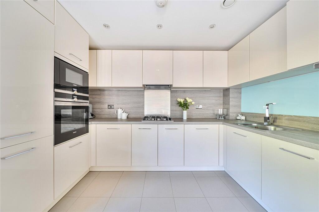 Apartment in Sevenoaks, Dunton Green - View 2