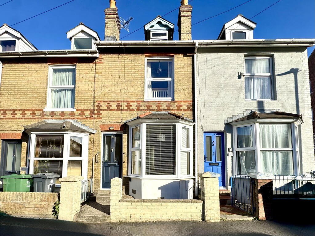 3-bed terraced on Kings Road, East Cowes, Isle Of Wight, £200,000