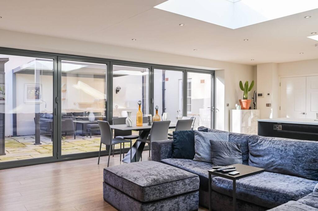 Main image of property: Islington High Street, N1, Angel, London, N1