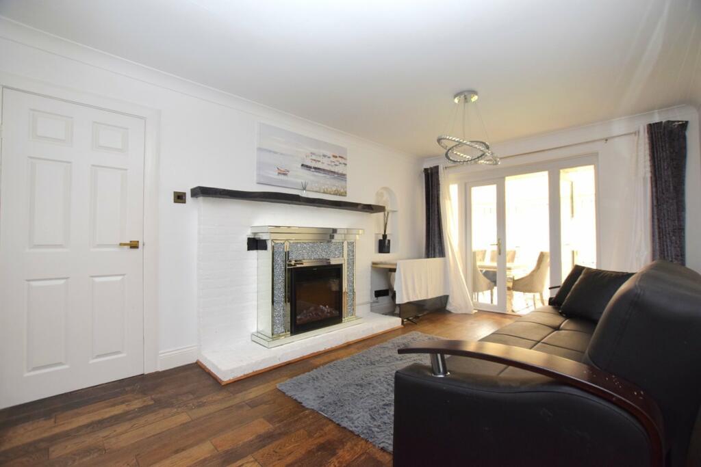 Lorraine Close, Billericay, CM11 photo 3