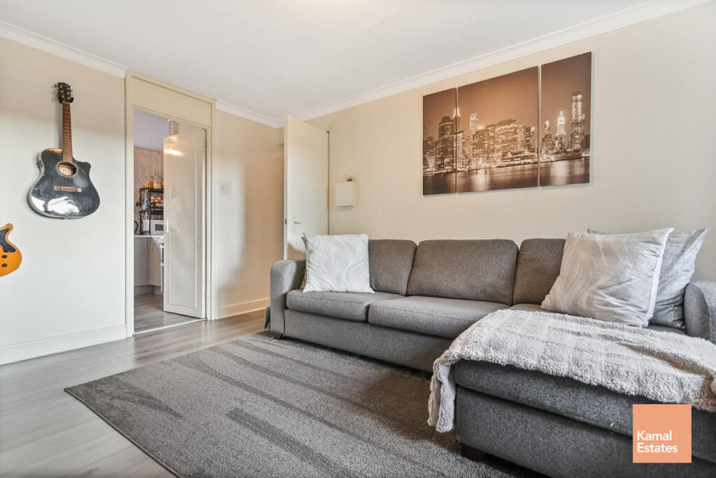 Apartment in Glasgow, Hillend, Lambhill - More