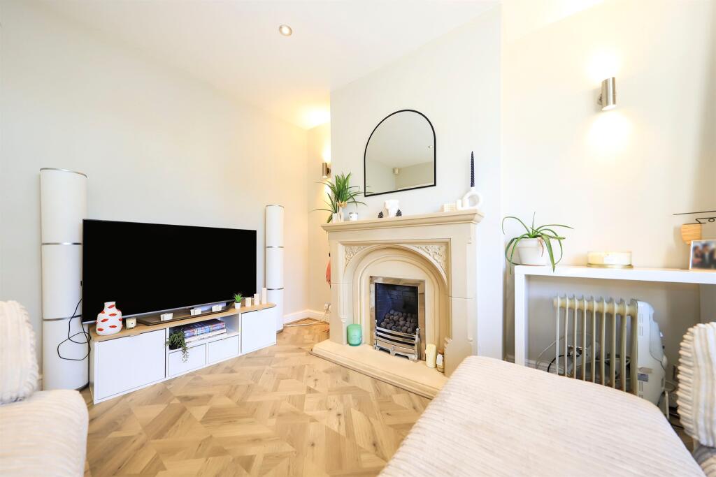 House in Wolverhampton, Wood End - View 5