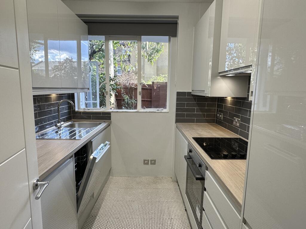 Apartment in London - View 5