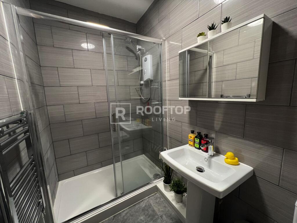 Apartment in Leeds, West Yorkshire - View 5