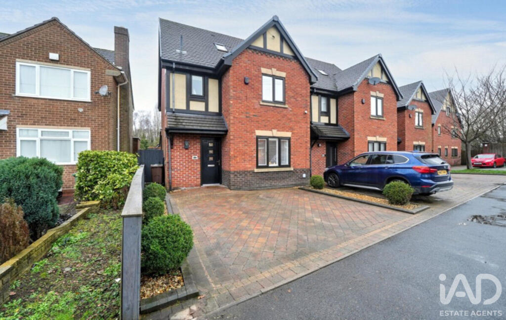 4-bed detached on Fibbersley, Willenhall, WV13, £375,000