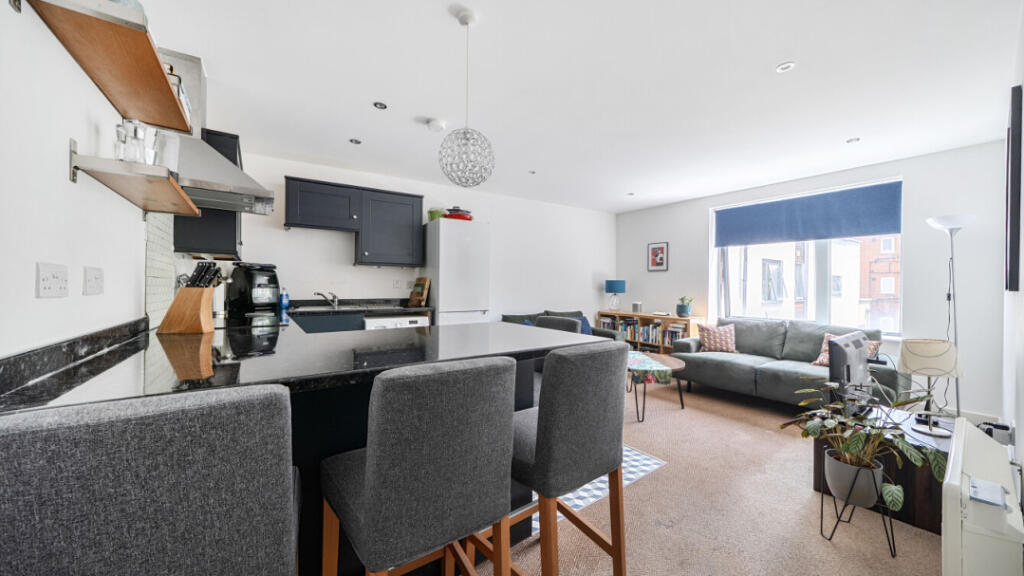Apartment in London - More