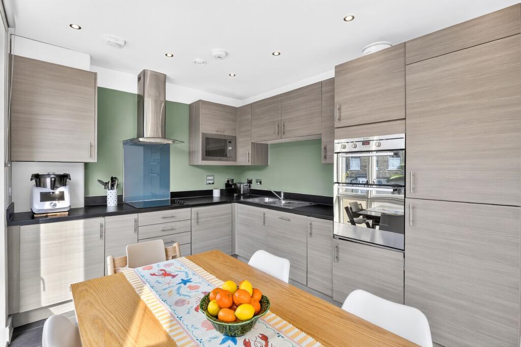 Apartment in London - View 5