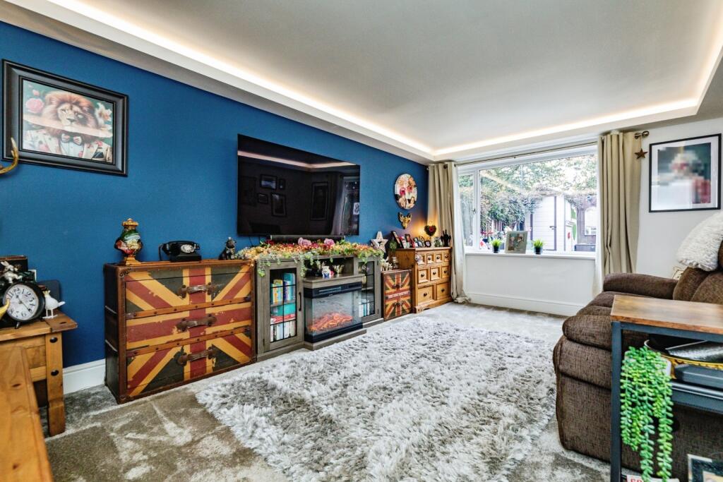 House in Sheffield, Potter Hill, Ecclesfield - More