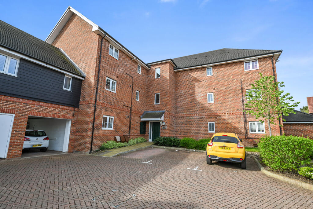 Apartment in Reading - View 2