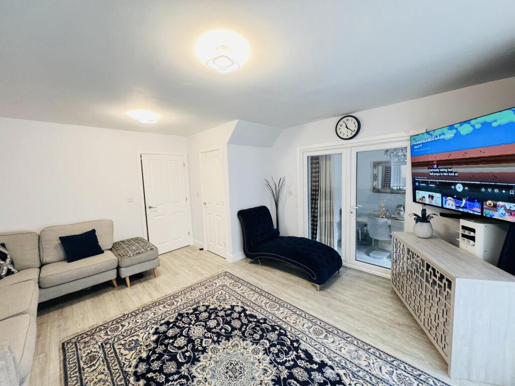 House in Horsham, Colgate - View 5
