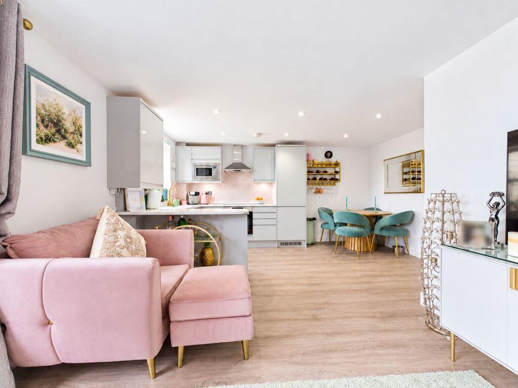 Forest View, London Road, Benfleet, Essex, SS7 photo 2