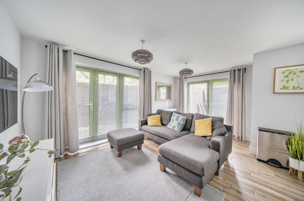 Apartment in Cardiff, Penylan - View 2