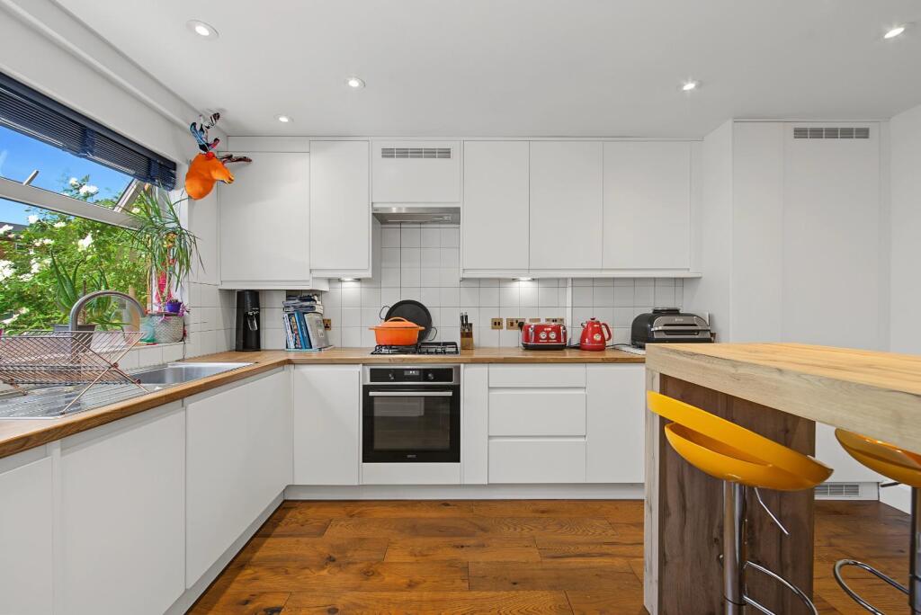 Main image of property: Hayling Close, London, N16