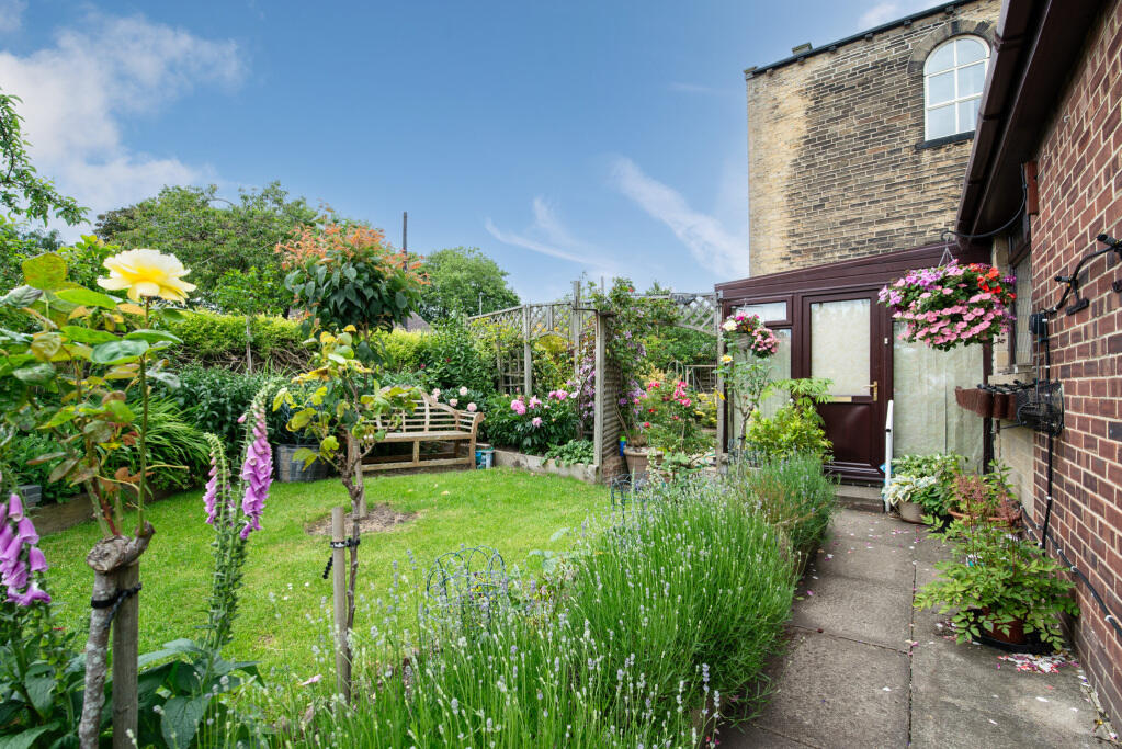House in Bradford, Harden - View 4