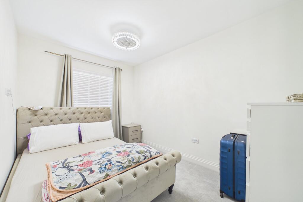 Woodward Lane, Warfield, Berkshire, RG42 - More