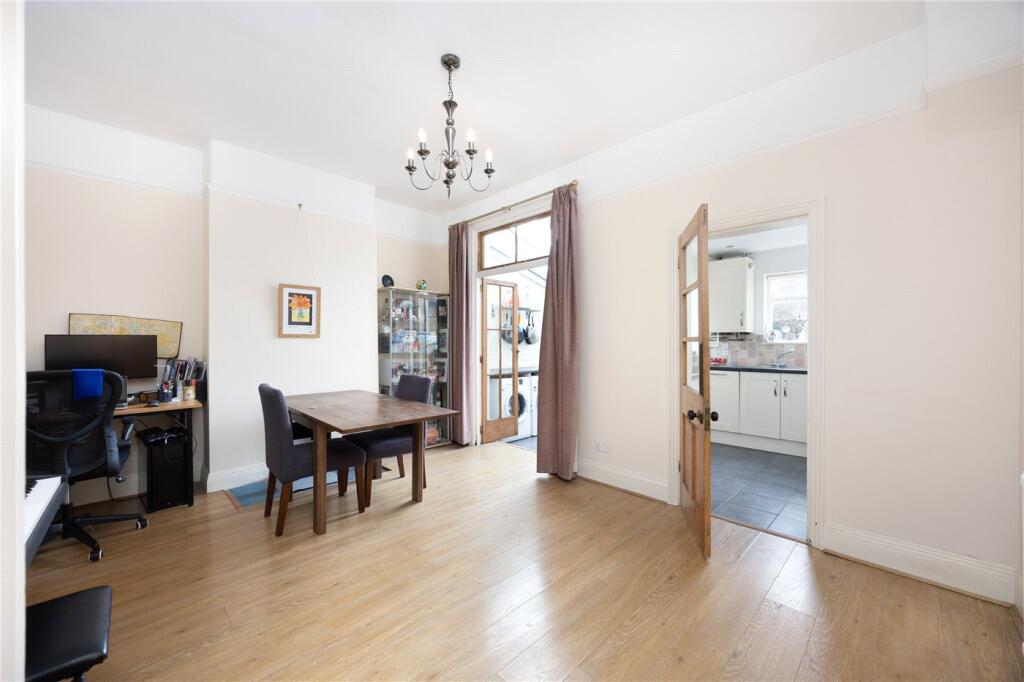 House in London - View 5