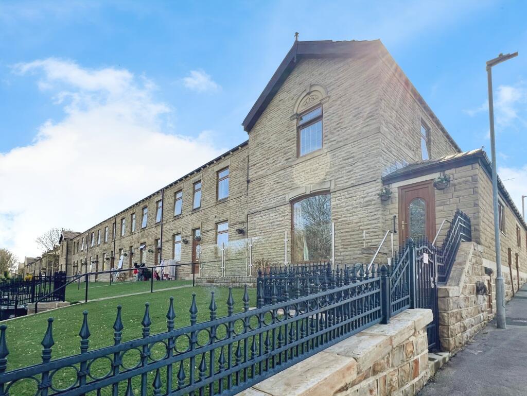 House in Kirklees, Brown Hill - View 2