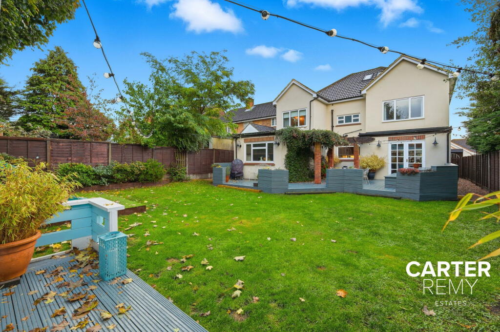 Woodward Close, Grays, RM17 photo 4