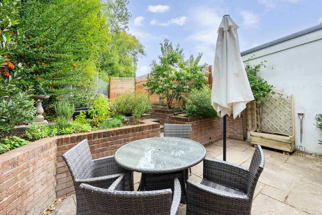 House in Redhill - View 4